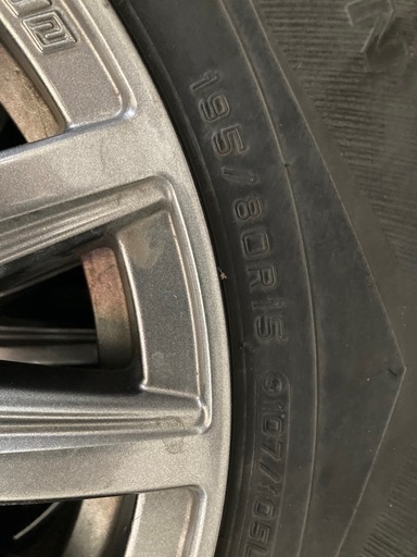 ハイエース用ホイール。ザイン195/80/15タイヤ付き