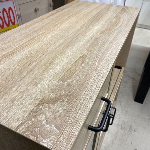 ?中古家具は朝霞市の当店へ‼️　シンプル　レンジ台　3枚扉　食器棚　キッチン　収納家具　ナチュラル　ベージュ　幅88　奥39.5　高8
