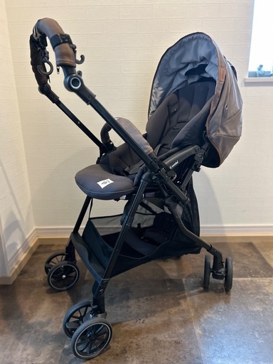 【美品】Combi ベビーカー｜軽量｜両対面式｜折りたたみ可｜尼崎市大庄中通｜引き取り限定