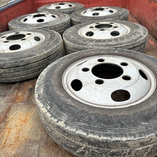 ⭐︎⭐︎トラックBSタイヤ185/80R16夏タイヤ中古⭐︎⭐︎