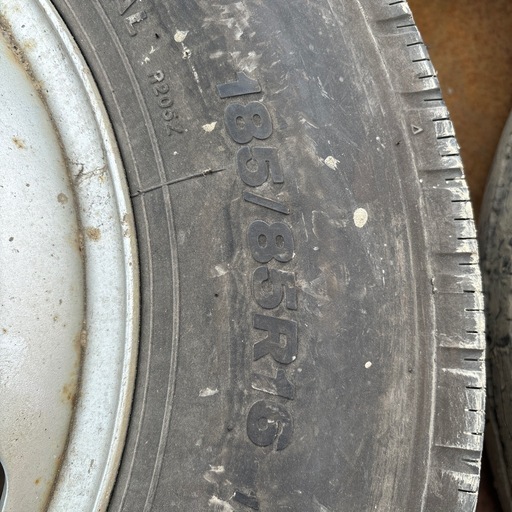 ⭐︎⭐︎トラックBSタイヤ185/80R16夏タイヤ中古⭐︎⭐︎