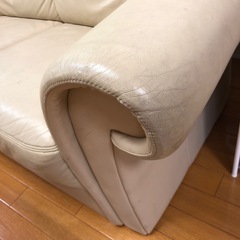 『お話し中』合皮と皮を使用しているソファの画像