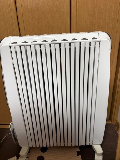 1500Wのエコモード機能付きDeLonghiオイルヒーター
