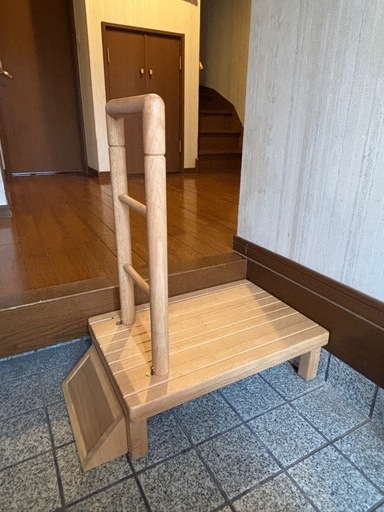 玄関 手すり付き踏み台(高齢者の方に)