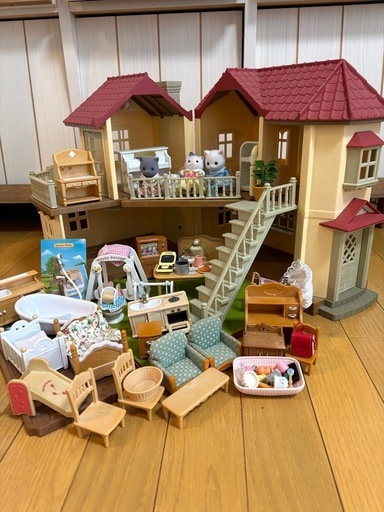シルバニアファミリー 2階建て赤い家と家具セット　まとめ売り　大阪