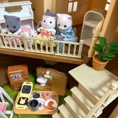 シルバニアファミリー 2階建て赤い家と家具セット　まとめ売り　大阪の画像