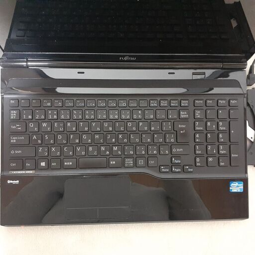 【お取引き中です】おまけ付き　FUJITSU　15インチ　core i7　8GB　SSD　カメラ　Wi-Fi　ブルーレイ　Blueto