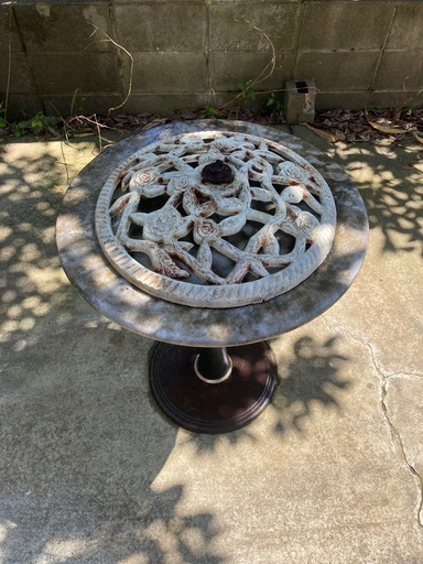 レトロ　石天板　カフェテーブル
　アイアン脚　ペデスタル　丸テーブル