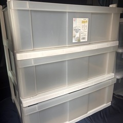 衣装ケース二つの画像