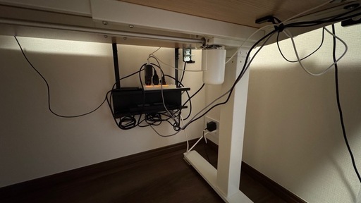 オフィスデスク　電動昇降機能付ユーロ圏購入製品