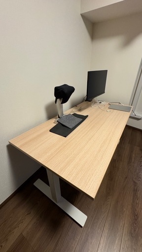 オフィスデスク　電動昇降機能付ユーロ圏購入製品