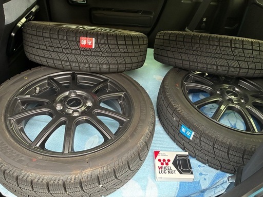 【ほぼ新品】軽自動車用スタッドレスタイヤ＆黒ホイール・黒ナット一式セット(使用2ヶ月のみ)