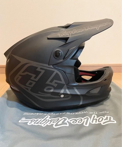 Troy Lee Designs D3 ファイバーライト モノ ヘルメット