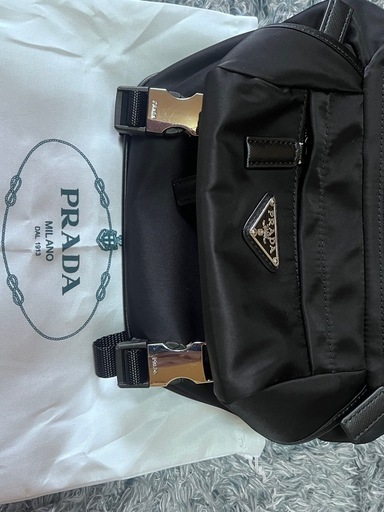 【極美品】PRADA ボディバッグ