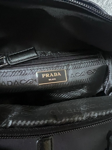 【極美品】PRADA ボディバッグ