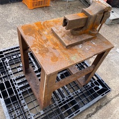 M0327806 宮城県 直接引き取り限定 万力 バイス 金属加工 切断 やすりがけ 溶接 中古品 現状品の画像