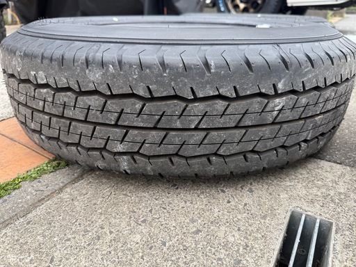 【新車外し】ハイエース　スチールホイール　キャップ付き