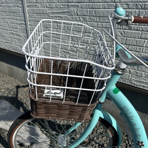 自転車キッズ子供女児22インチ！鍵付き