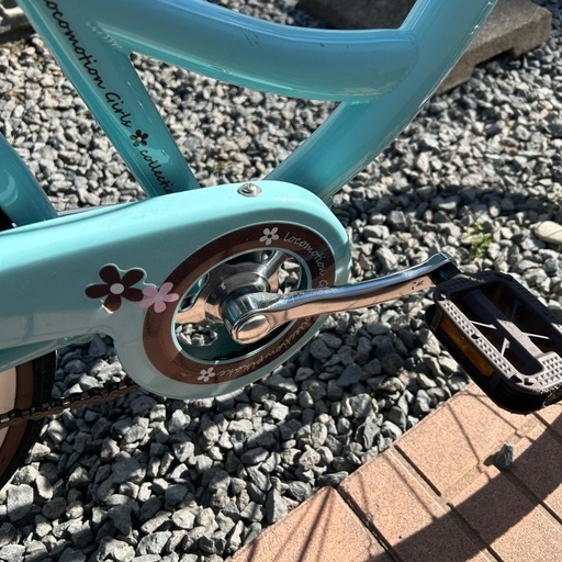 自転車キッズ子供女児22インチ！鍵付き