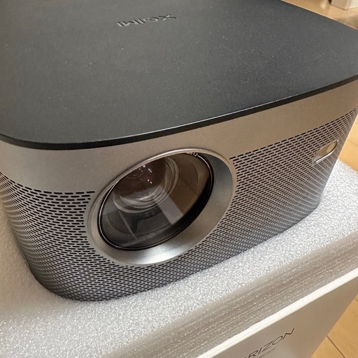 XGIMI HORIZON RROプロジェクターと付属スタンド・三脚セット