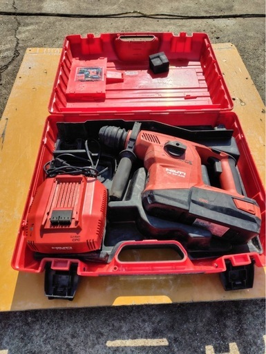 【動作良好】HILTI TE30-A36 電動ハンマー工具ドリル　充電器付き