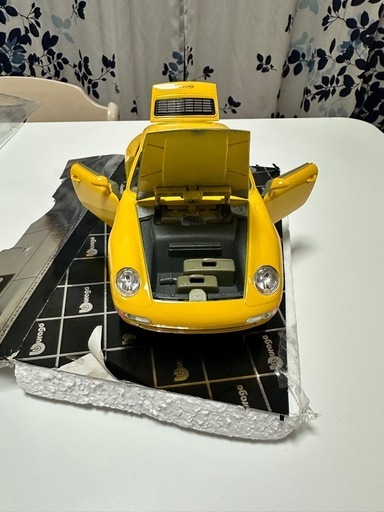 Porsche 911 Carrera ミニカー 黄色