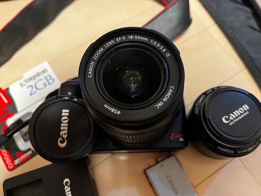 値下げしました Canon EOS Kiss X3  標準レンズ＋単焦点レンズ＋三脚＋バッテリー2個  ★すぐ使えます