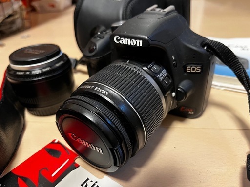 値下げしました Canon EOS Kiss X3  標準レンズ＋単焦点レンズ＋三脚＋バッテリー2個  ★すぐ使えます