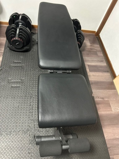 可変ダンベルとベンチ