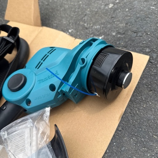 新品　 マキタ電動草刈機MUR193D 大容量バッテリー18V(6.0Ah)2点付き
