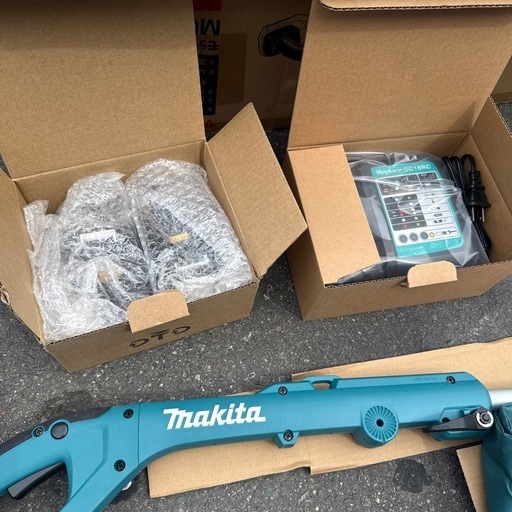新品　 マキタ電動草刈機MUR193D 大容量バッテリー18V(6.0Ah)2点付き