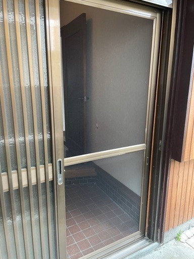 玄関　網戸付き