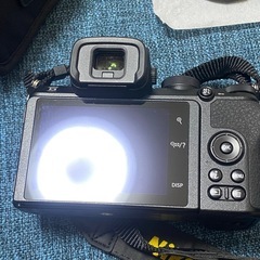 Nikon ミラーレス一眼カメラ Z50 レンズキット Z DX 16-50mm f/3.5-6.3VR SDカード カバー付きの画像