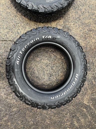 車のパーツ 215/70R16  100/97R