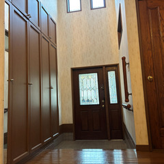 🌸【佐倉市 家賃補助あり】リモデル済・即入居可｜東南角地（京成臼井駅 徒歩13分）🏠アメリカ輸入住宅（3LDK＋書斎＋屋根裏収納）広々162㎡・庭付き・ガレージ有🏃子育て世帯歓迎📢市補助制度利用可 − 千葉県