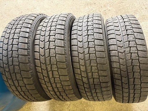 DUNLOP WM02 195/65R15 4本 8分山 冬タイヤ中古 プリウスノアヴォクシーオーリスセレナステップワゴンなどに