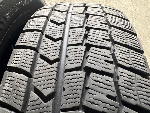 DUNLOP WM02 195/65R15 4本 8分山 冬タイヤ中古 プリウスノアヴォクシーオーリスセレナステップワゴンなどに