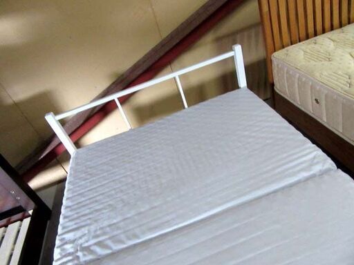 パイプベッド シングル マットレス付き 幅98×奥行202×高さ60.5cm ホワイト系 三つ折りマットレス 寝具 家具 Sベッド 苫小牧西店