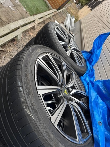 【4/12限定値下】20インチタイヤホイール　バリ溝　114.3 SUVやワゴンに