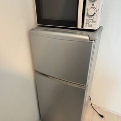 冷蔵庫と電子レンジの画像