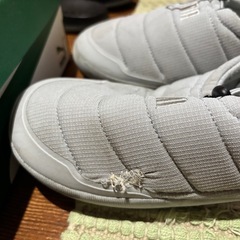 PUMA タフ パデッド プラス スリッパ グレー 27cmの画像