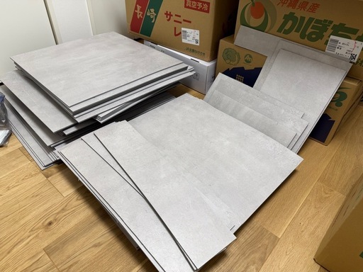フロアタイル　置くだけ　DIY
