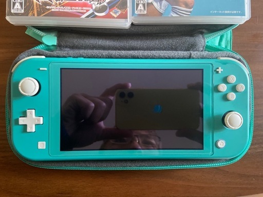 Nintendo Switch Lite ターコイズ 本体 ニンテンドースイッチライト ケース、ソフト2本付き 充電器有り 