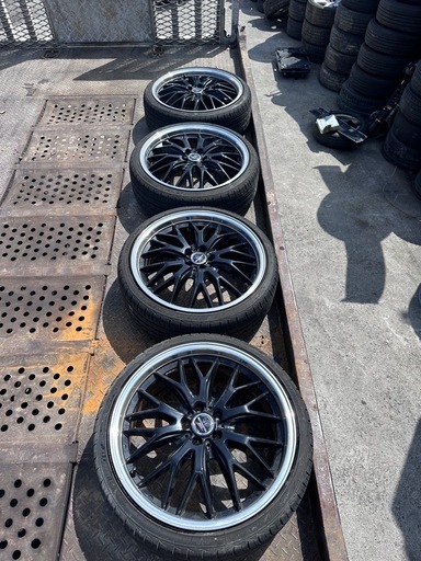BADX ロクサーニ マルチフォルケッタ　19インチホイールタイヤ　215/35R19 プリウスPCD 100