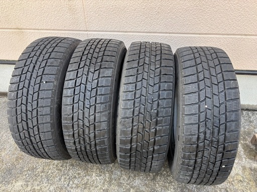 スタッドレスタイヤ　215/60R16 95Q