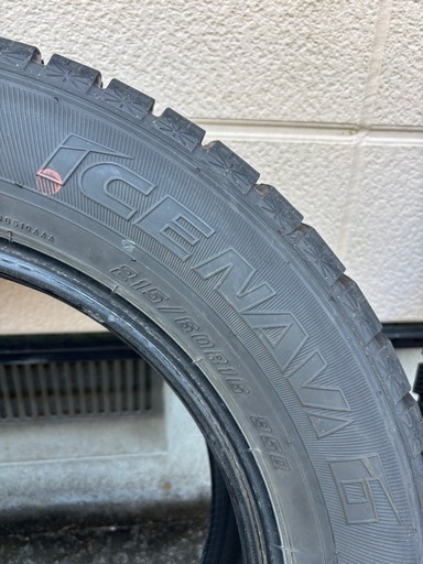スタッドレスタイヤ　215/60R16 95Q