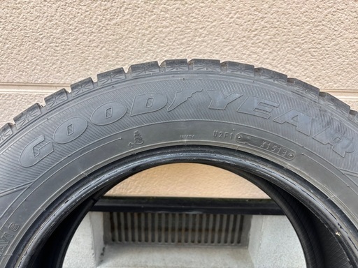 スタッドレスタイヤ　215/60R16 95Q