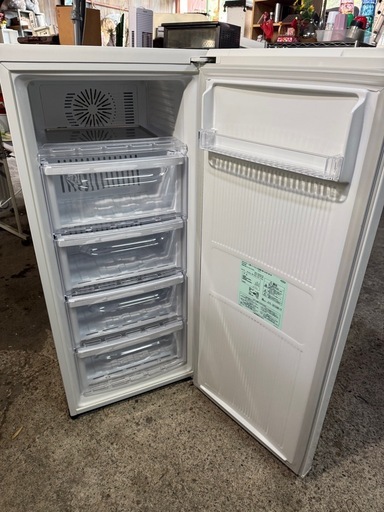 三菱電機製の冷凍庫「MF-U12T-Wフリーザー