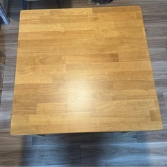 ダイニングテーブルの画像