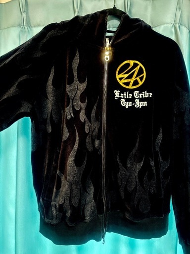 【ありがとうございました 24karats EXILE TRIBE ベロアパーカー上下セット ブラック ファイヤー柄】